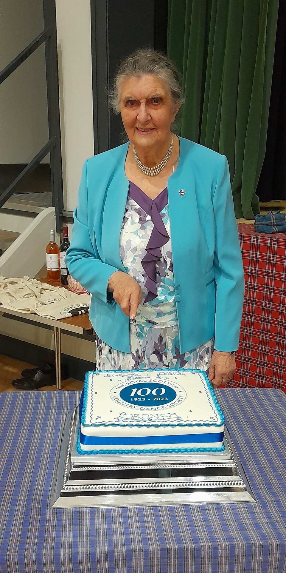 Marion Stirling cutting Anniversary Cake