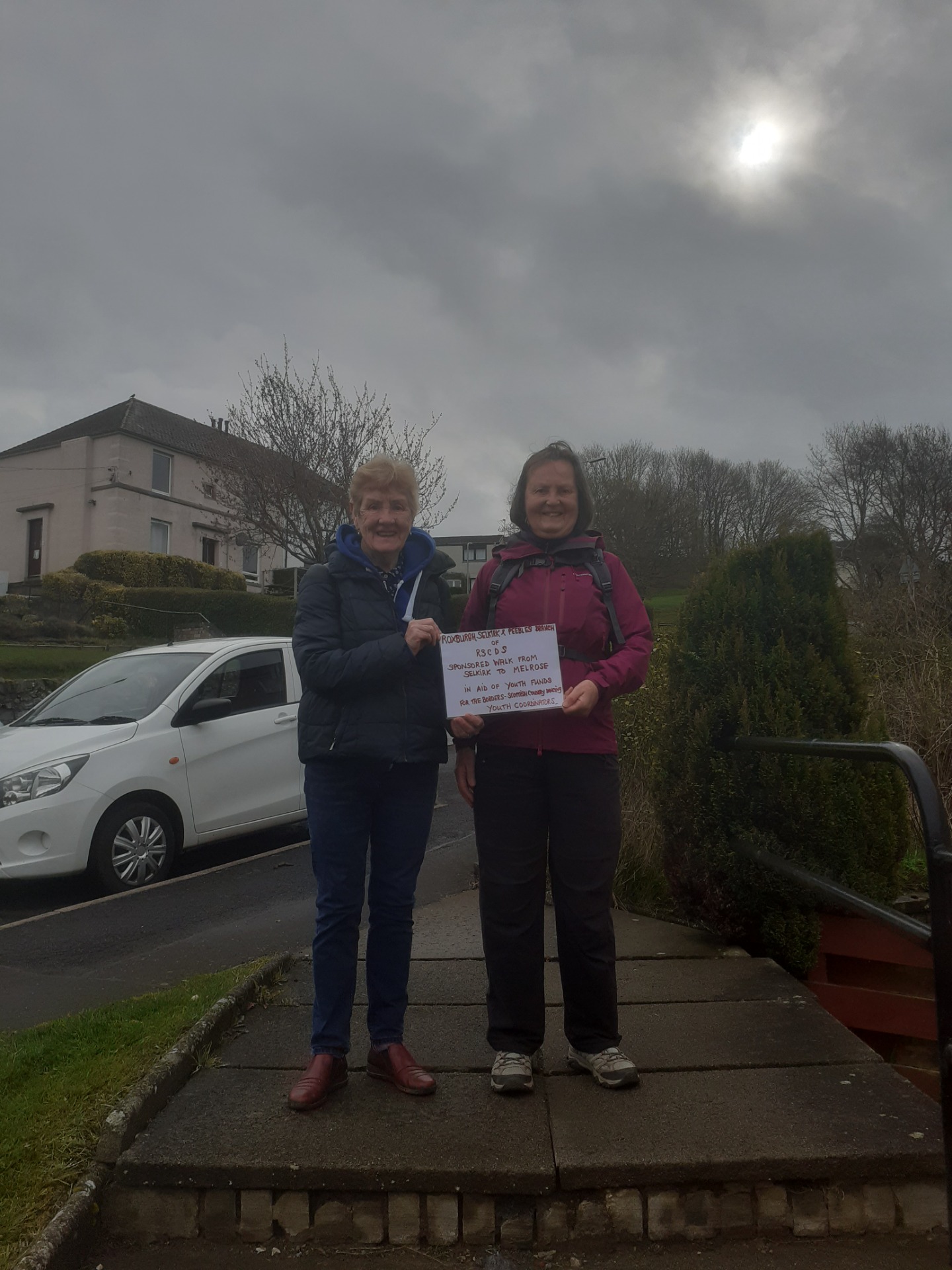 Margaret & Maureen begin their walk from Selkirk